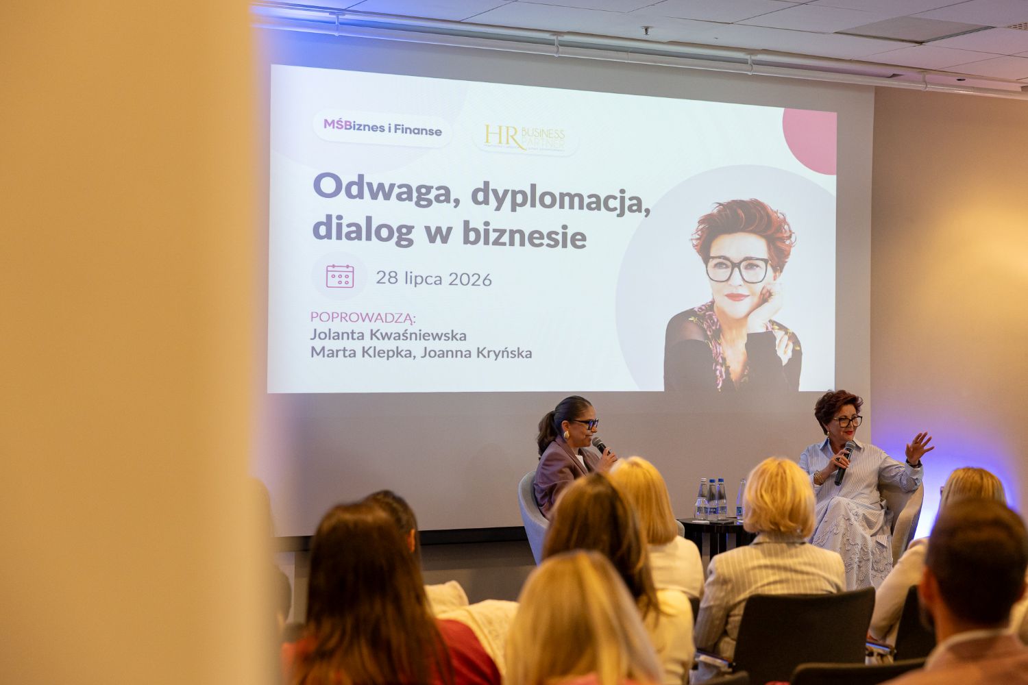 Publiczność i scena podczas wydarzenia